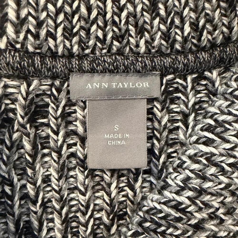 Ann Taylor Chunky Bell Sleeve Knit 98% Cotton Cardigan Black Gray White Stretchy - Picture 13 of 13
